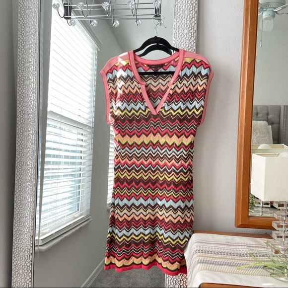BCBG Max Azria Crocheted Chevron Silk dress size Medium - Picture 4 of 10